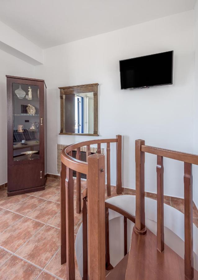 Akitos Maisonette Adamantas  Екстериор снимка